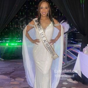 White Johnathan Kayne This dress has cap sleeves.